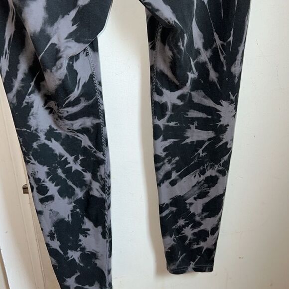 NIKE  Leg-A-See FORCE IS FEMALE Black and Grey Tie Dye Leggings-L - Picture 7 of 11